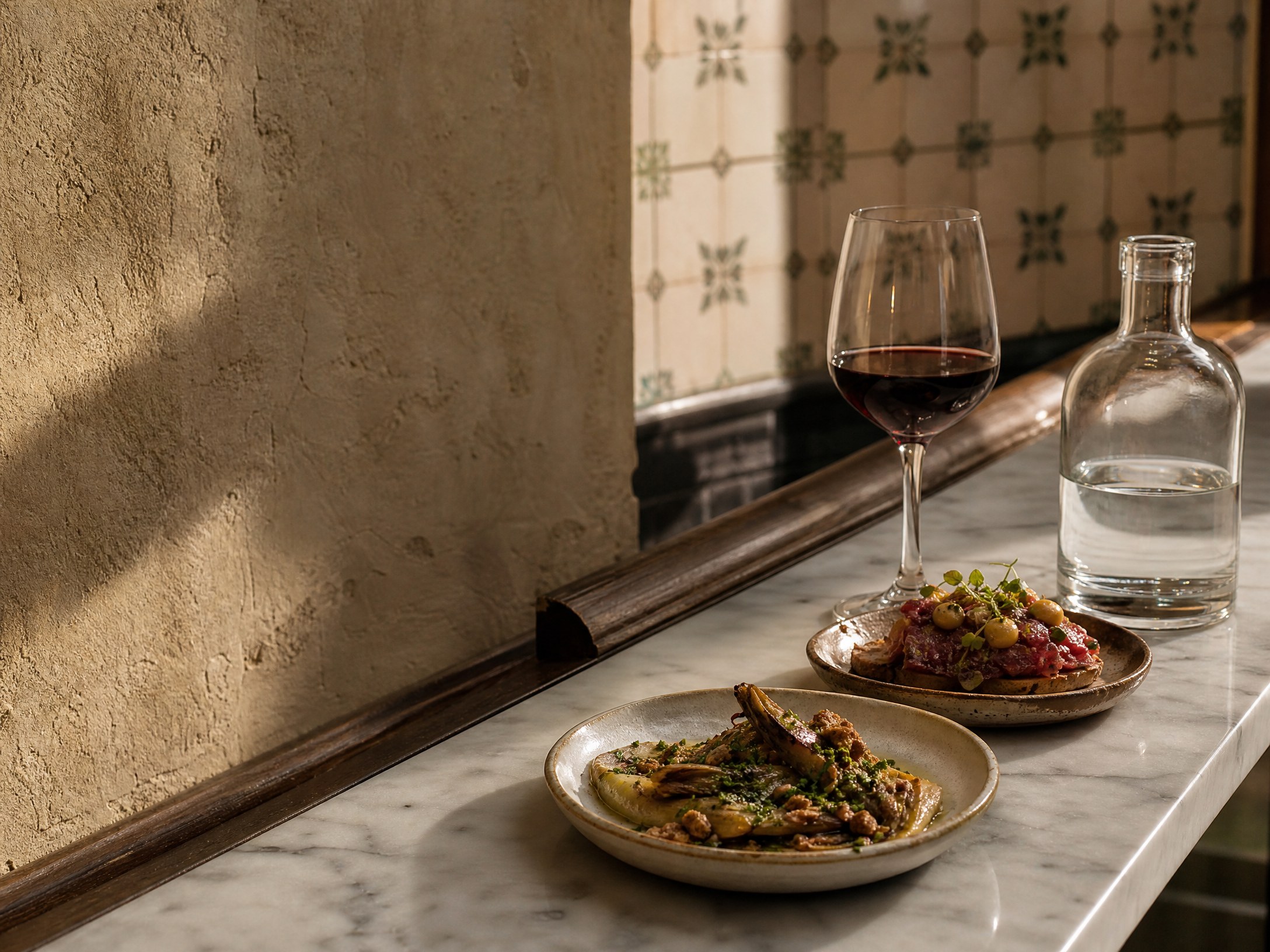 Barra de vinos y tapas de inspiración madrileña